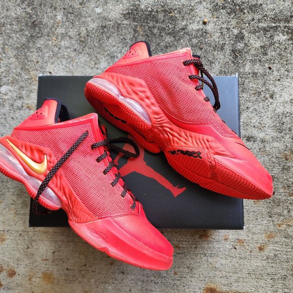 Nike LeBron 19 Low Recalls Bron’s Miami Heat Days Red size 13.5 - Picture 2 of 7